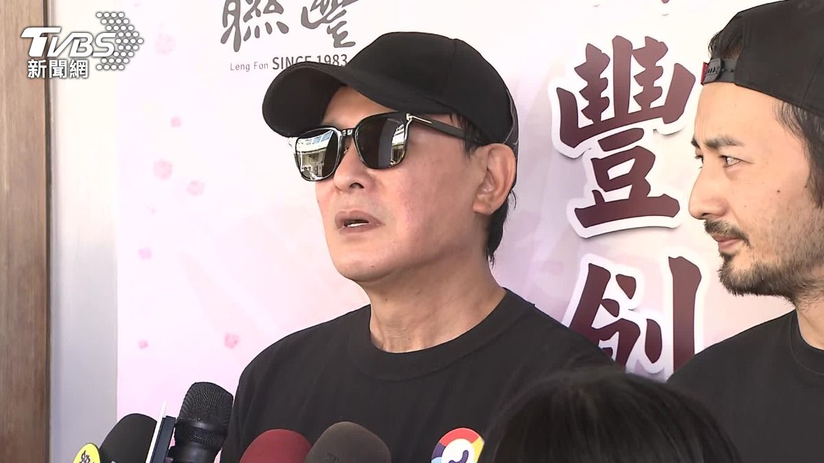 王識賢9日中午到顏正國靈堂致哀。（圖／TVBS）