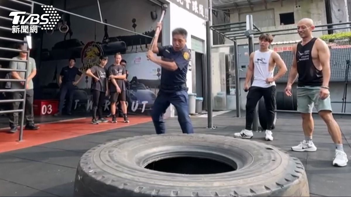 台中市警第五分局與轄區健身房攜手合作15個健身關卡。(圖/TVBS)