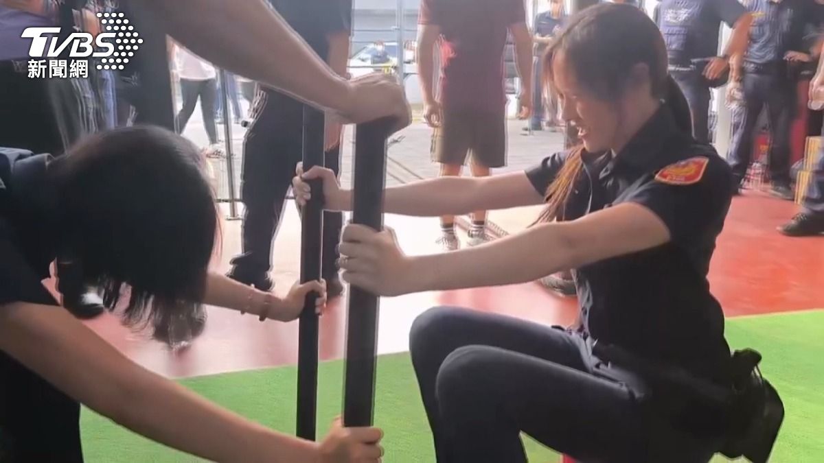 台中市警第五分局與轄區健身房攜手合作15個健身關卡。(圖/TVBS)
