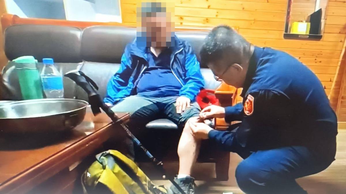 【警消聯手】明池派出所助傷者脫困 熱湯溫暖身心。(圖/三星分局)