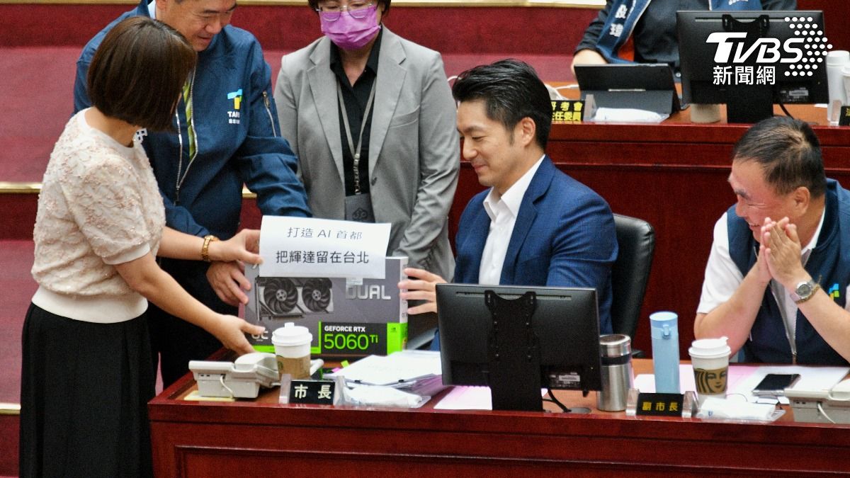 砲聲隆隆!綠議員圍攻蔣萬安送顯示卡:把輝達留在台北