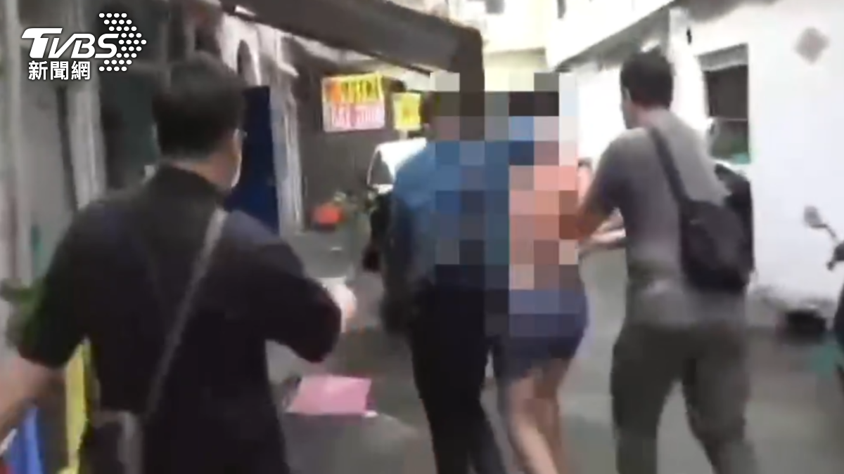 嫌犯開車衝撞逃逸,員警當場對空鳴槍,後續進行兩波查緝,成功逮到運毒操盤首腦。(圖/TVBS)