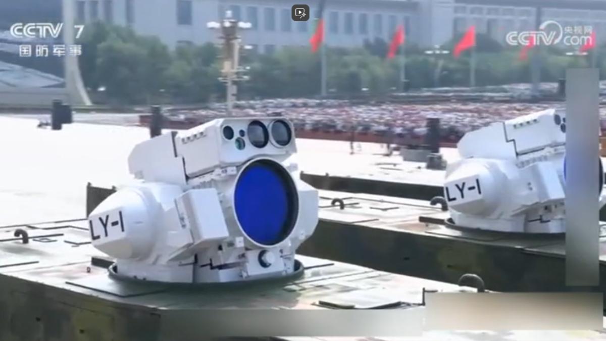 艦載激光武器「燎原-1」在九三大閱兵上亮相。（圖／CCTV-7）