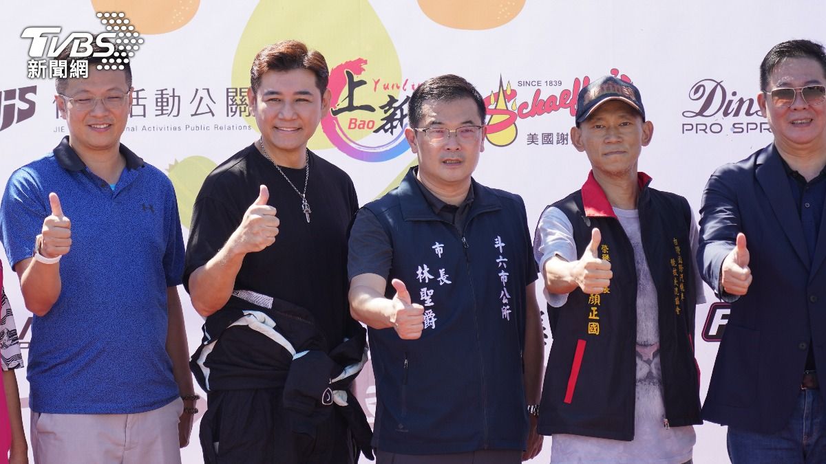 顏正國答應要寫給林聖爵書法。(圖/TVBS)