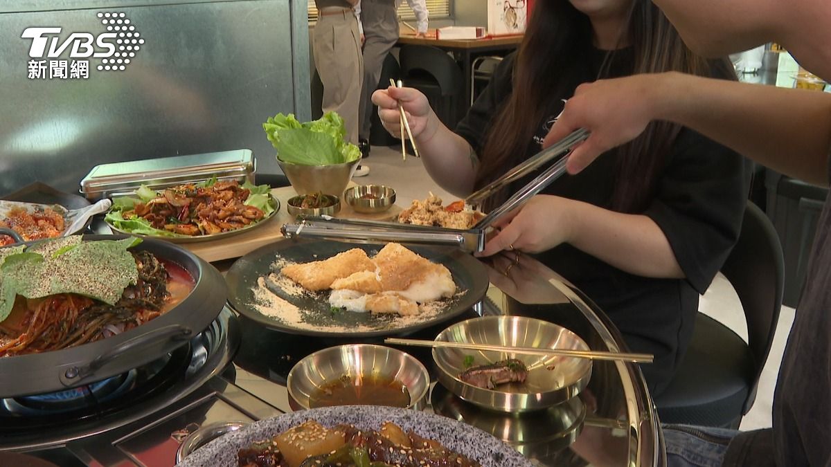 公益路「魔咒店址」 韓食老闆不懼激烈競爭。(圖/TVBS)