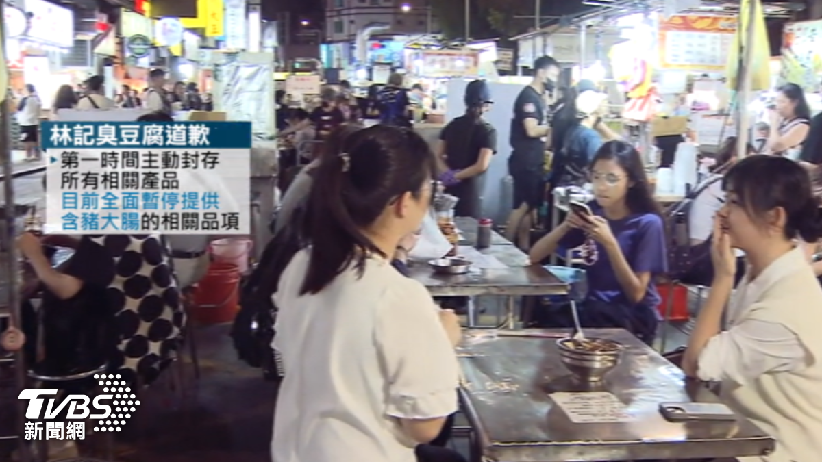 林記麻辣臭豆腐暫停供應含豬大腸相關產品。(圖/TVBS)