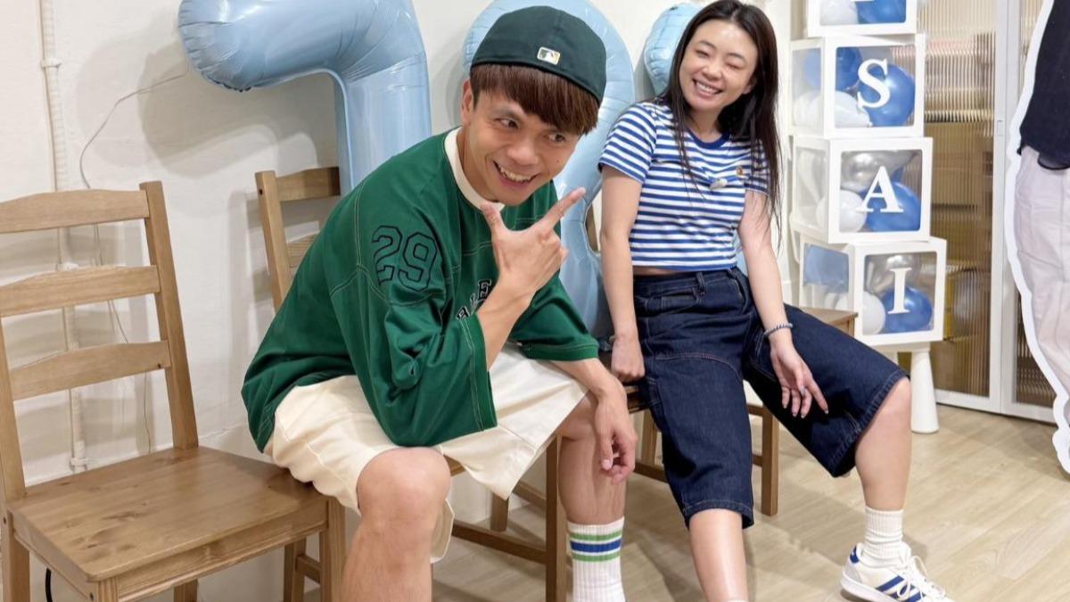 蔡阿嘎與二伯。(圖/翻攝自IG)
