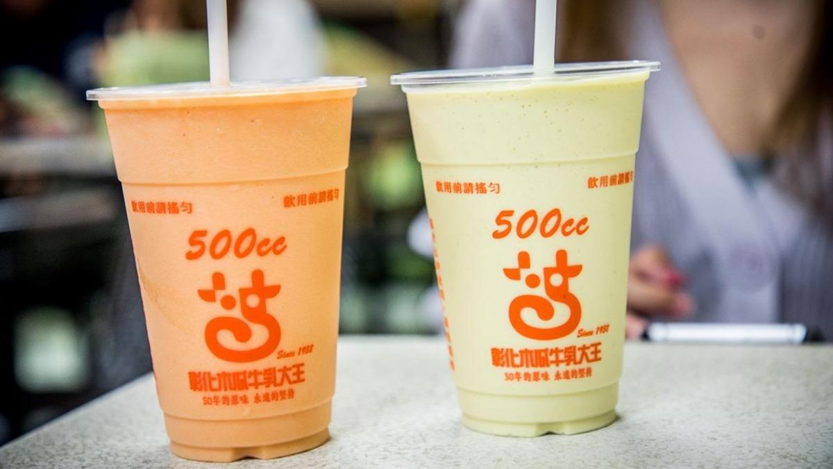 木瓜牛奶(圖左)、酪梨牛奶(圖右)都是必點。(圖/大手牽小手玩樂趣提供)