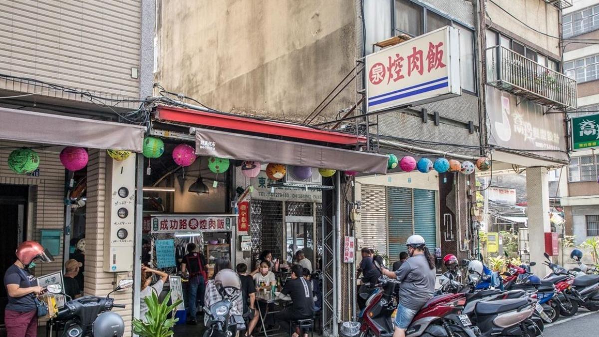 阿泉爌肉飯是不少彰化人的早餐首選,通常中午就賣光。(圖/大手牽小手玩樂趣提供)