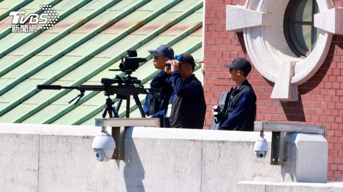 總統府前狙擊手現身!國慶維安比去年嚴 立委也要開包包受檢
