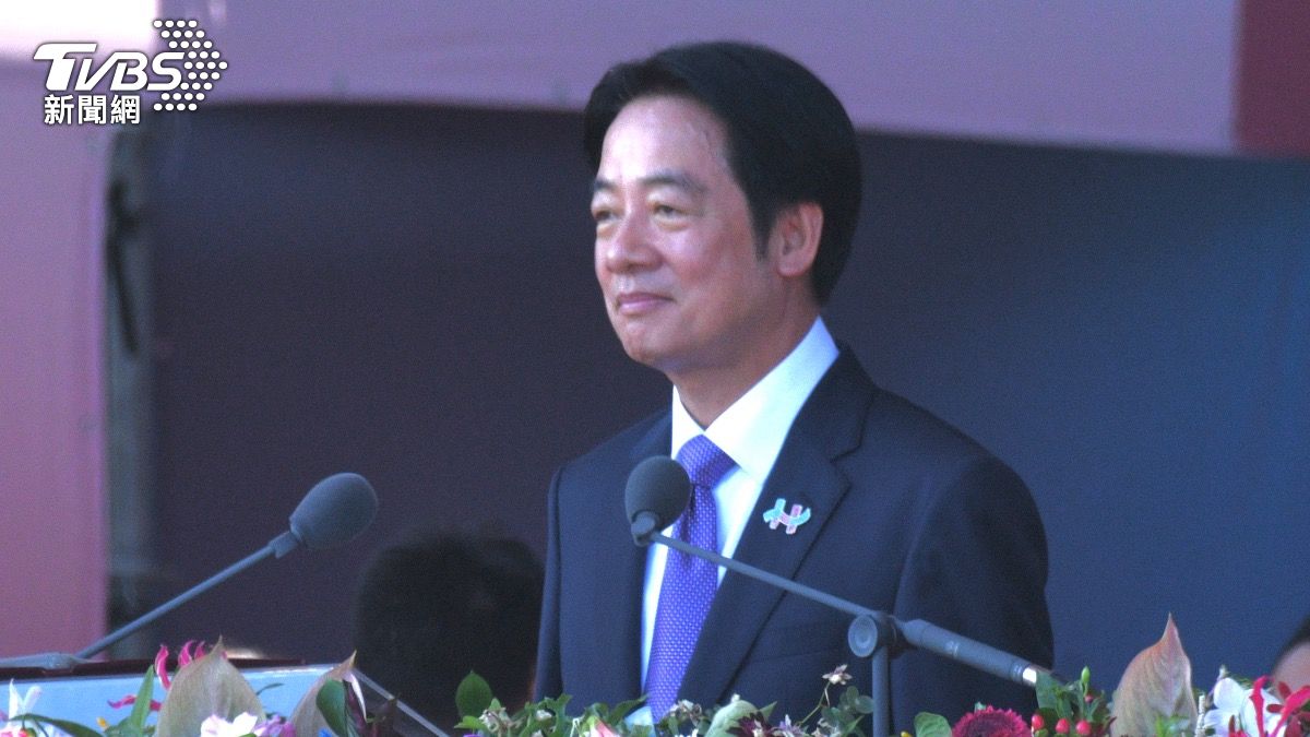 賴清德今天別上雙十國慶胸針。(圖/胡瑞麒攝)