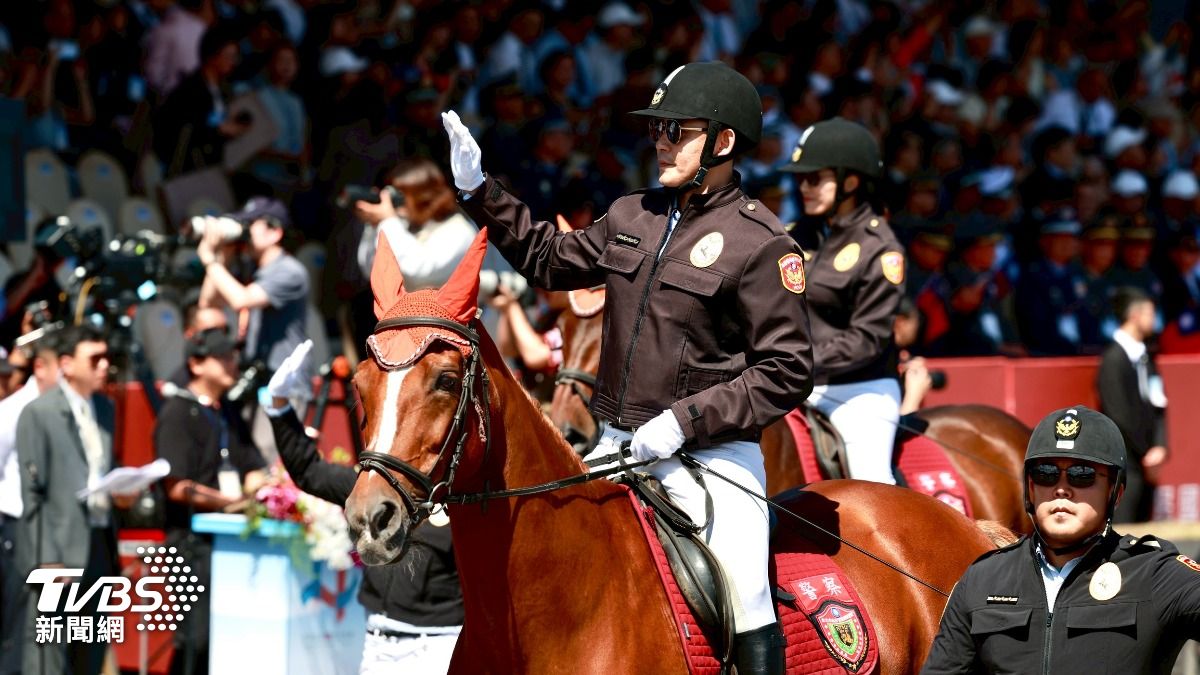 新北市警察局騎警隊帶8匹駿馬。(圖/華子琛攝)