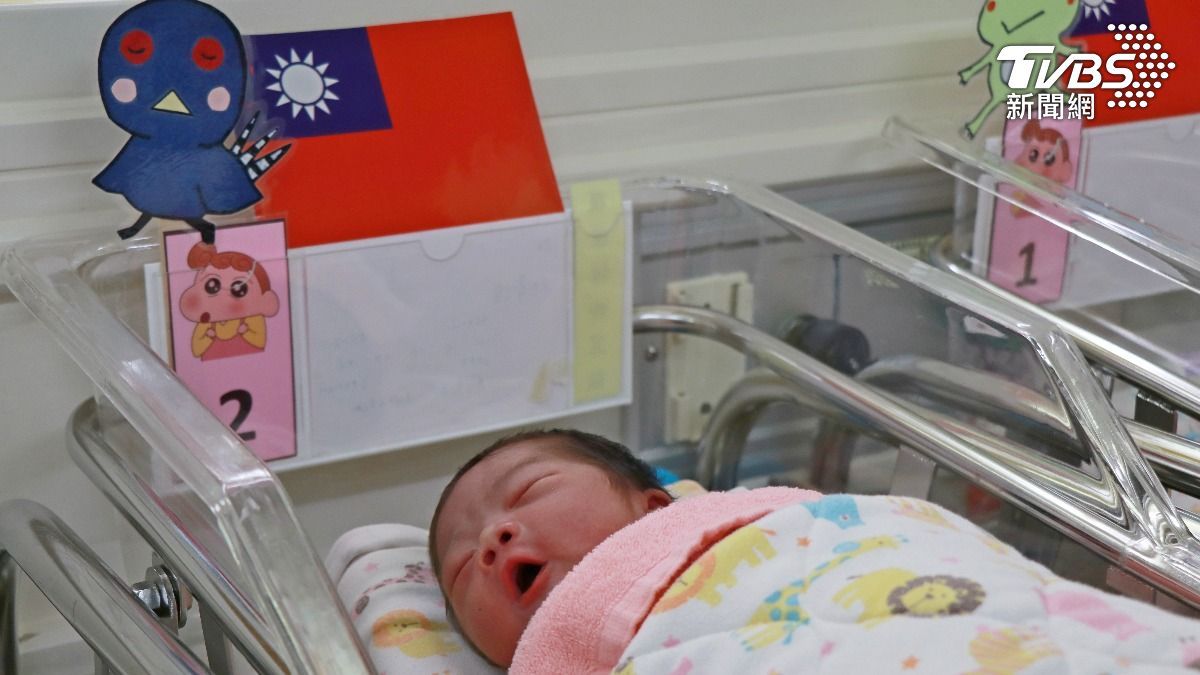 喜迎國慶寶寶!台中茂盛醫院3新生兒報到 0:06誕生女娃搶頭香