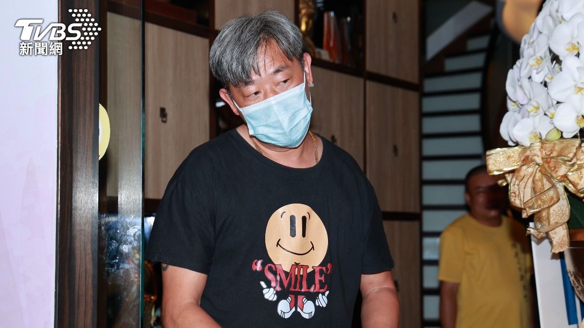 直擊/顏正國親舅舅罕露面靈堂悼念 驚人過往曝光「曾與陳昭榮合作、入圍金馬獎」