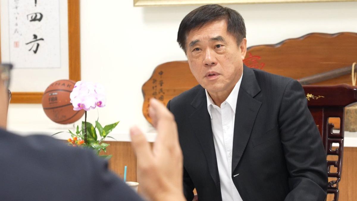 郝龍斌喊遭對手網軍攻擊！詹江村引王世堅金句酸：哭什麼哭沒出息