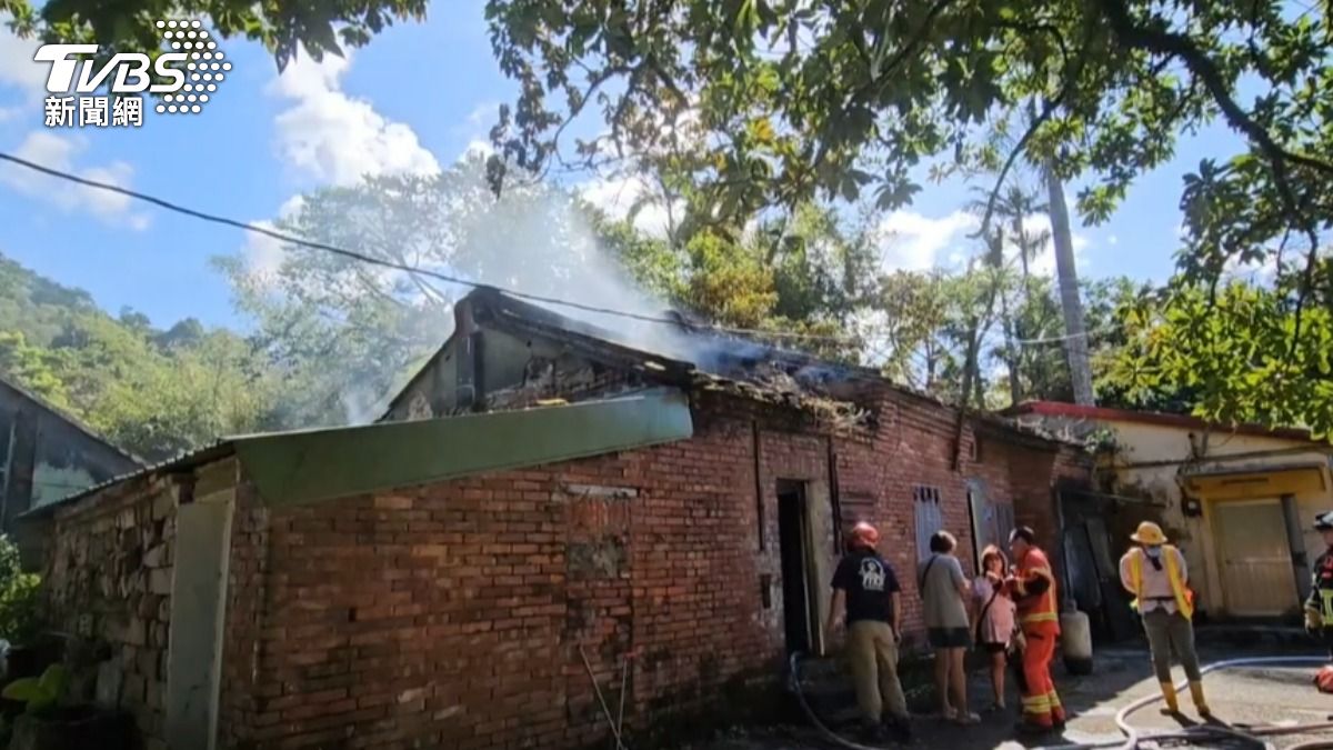 快訊/疑煮東西睡著!基隆住宅火災 屋主遭「磚瓦掩埋」死亡