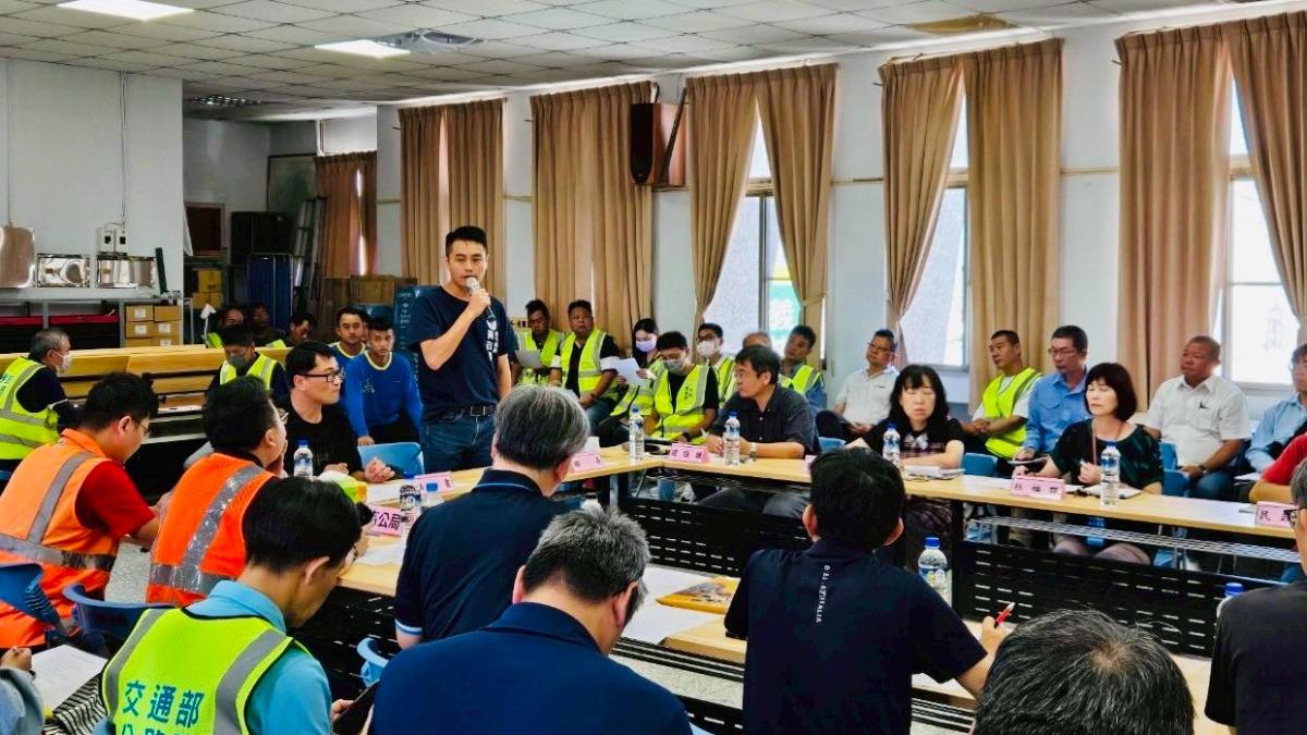 鄉長黃政傑為協助受災鄉民,指示公所團隊研擬「紓困金自治條例」。(圖/翻攝黃政傑臉書)