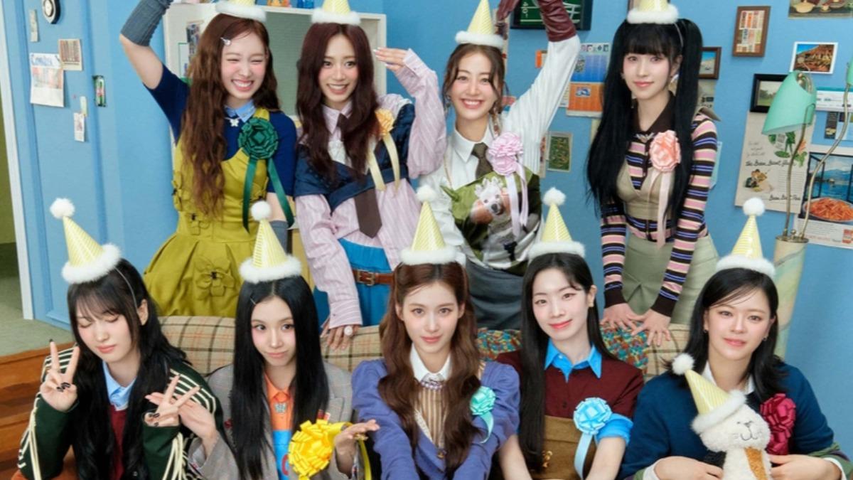 TWICE迎接出道十周年。(圖/翻攝JYPE)