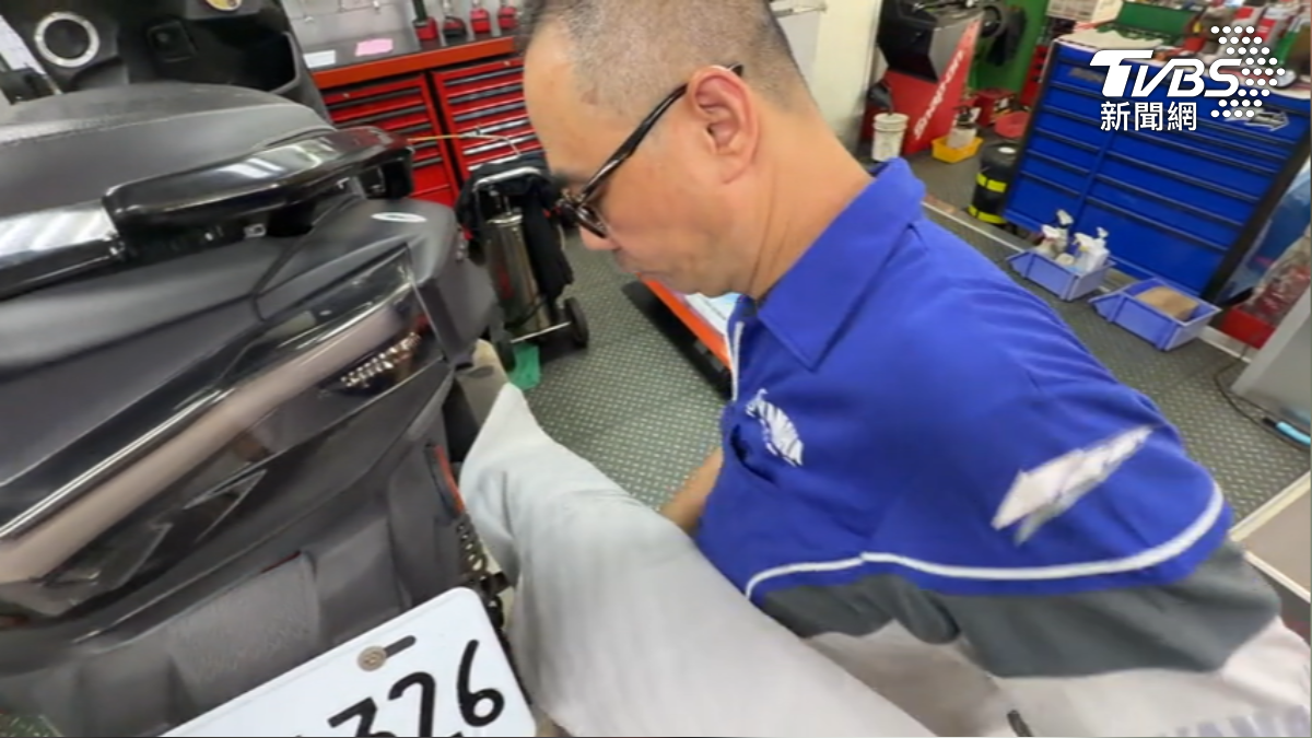 其他業者說明,都會建議機車託運需先包裝,電動車還需簽免責聲明。(圖/TVBS)