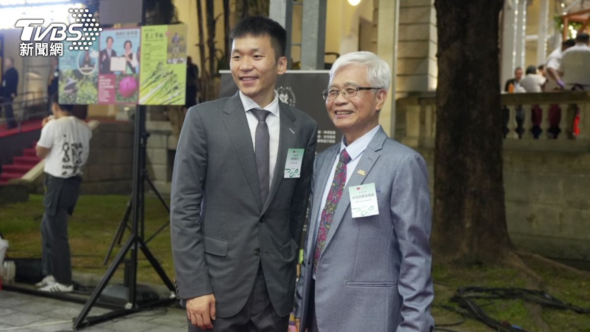運動部長李洋出席酒會變成人形立牌,「我都不知道自己拍了幾張照。」(圖/華子琛攝)