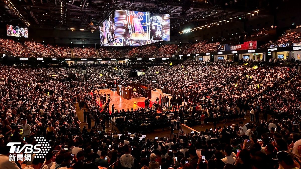 NBA中國賽滿場突破1萬人。(圖/區國強攝)