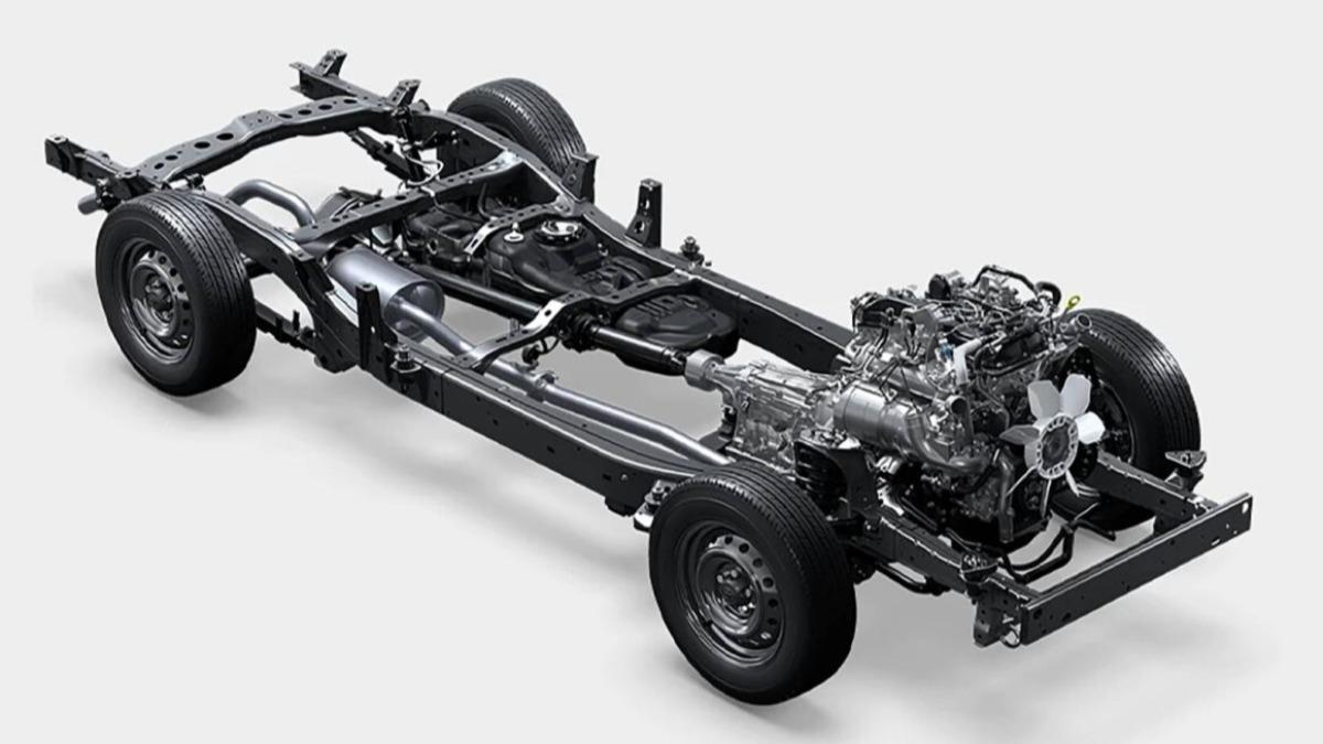Hilux Champ Super SWB同樣採用2.4升渦輪柴油引擎,搭配Hilux車系梯形大樑底盤。(圖/ Toyota)