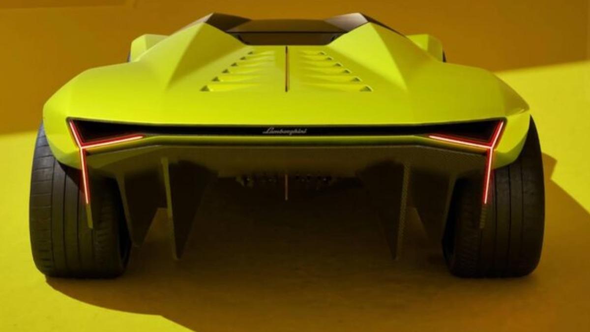 Lamborghini車尾具備12個散熱槽,但Lamborghini明確表示這輛概念車「不是關於動力或科技」。(圖/翻攝自Mitja Borkert ig)