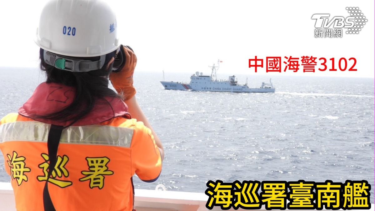 中共海警船闖入東沙挑釁，海巡署台南艦強勢驅離。（圖／海巡署提供）