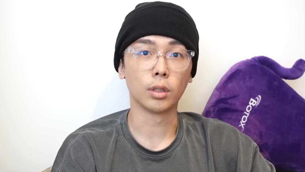 酷炫透露自己已經接受了四次的植髮手術。(圖/翻攝自酷炫老師Youtube)