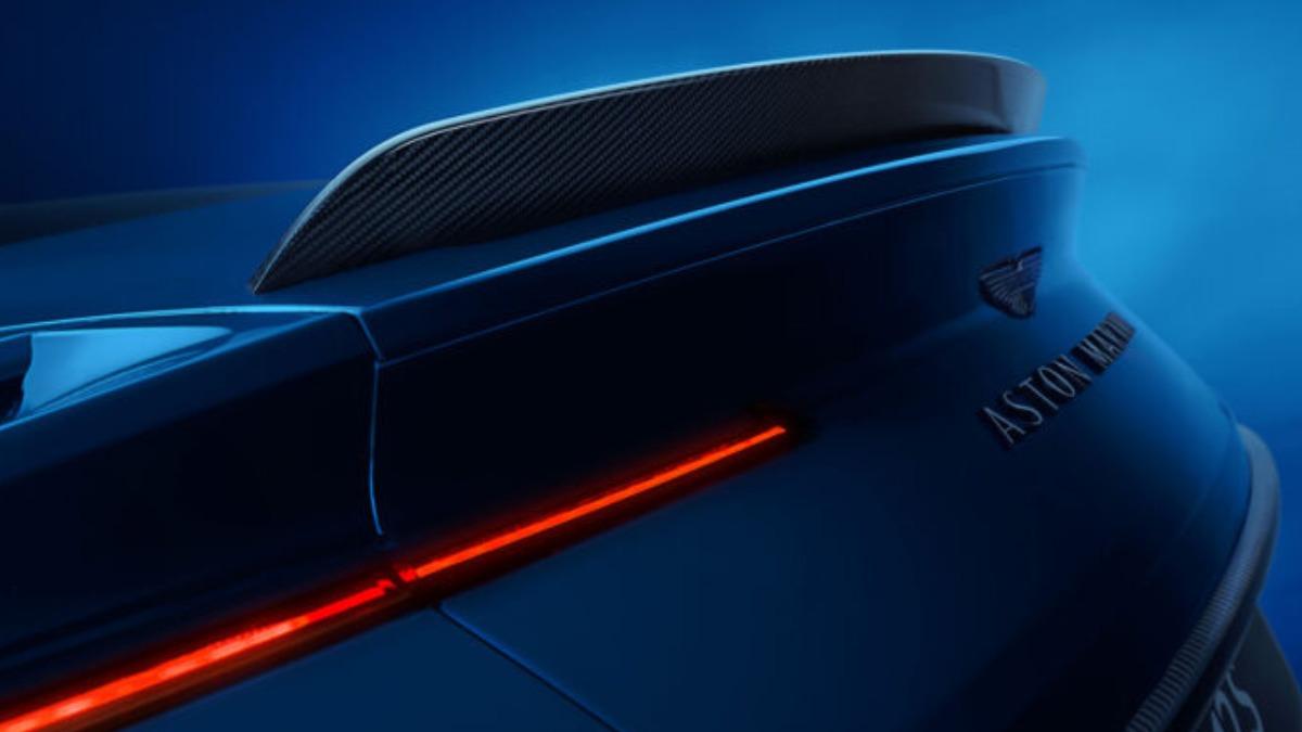 DB12 S尾部配備後擾流板,有效抑制升力。(圖/Aston Martin)