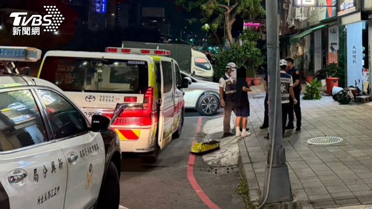 救護車趕到現場,要將受傷騎士送醫(圖/TVBS)