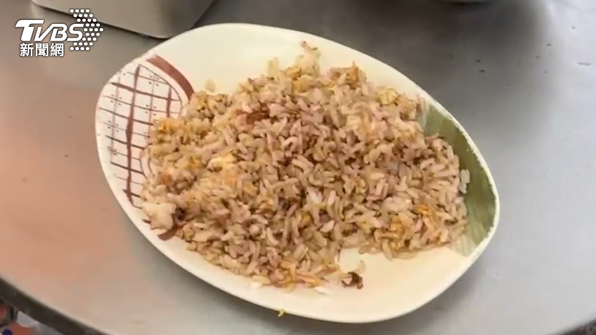 物價高漲的時代,高雄還有店家,蛋炒飯佛心價只要40元。(圖/TVBS)