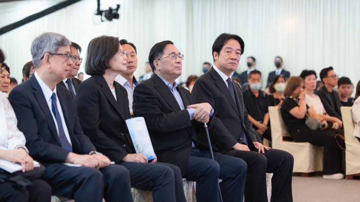 賴清德被安排坐在陳水扁旁邊。（圖／總統府提供）