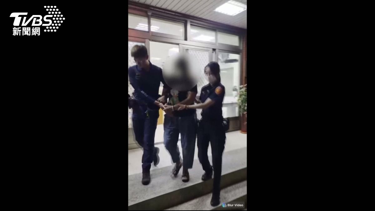 市場扒手專盯滑手機 57歲女得手8次被逮。(圖/TVBS)