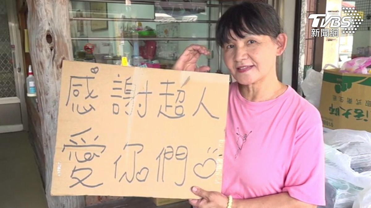 老店再營業難,先當物資超人助人。(圖/TVBS)