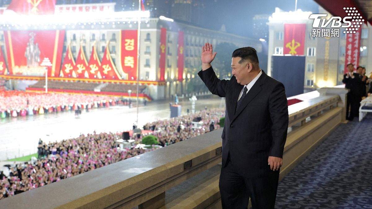 北韓領導人金正恩親自主持勞動黨建黨80週年閱兵式　(圖／達志影像路透社)