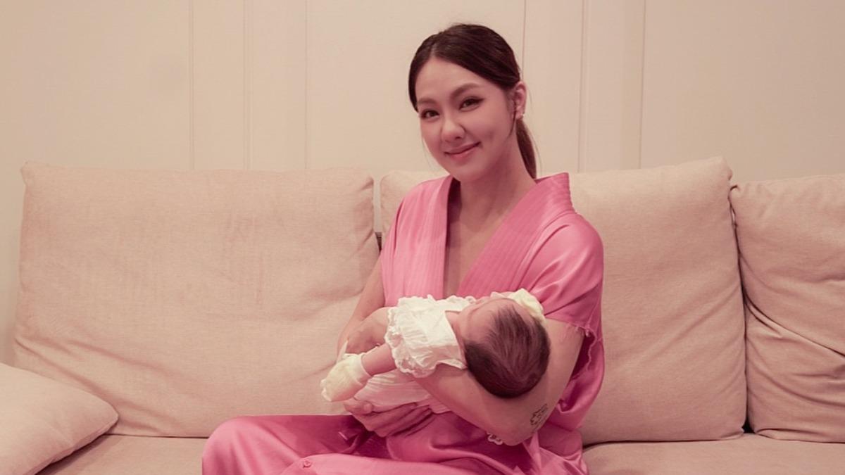劉雨柔帶2個半月愛女打疫苗 路人「1舉動」她不爽喊:要發火了 !