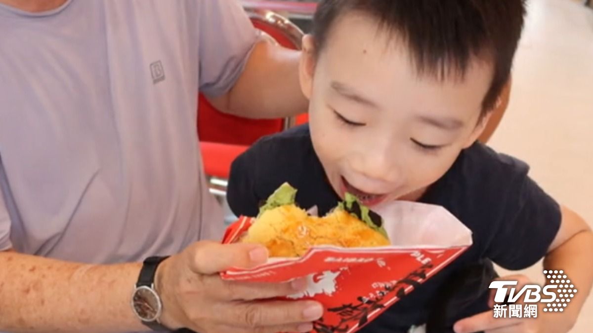 來自台南的爆漿港式菠蘿包開了台北首店。(圖/TVBS)