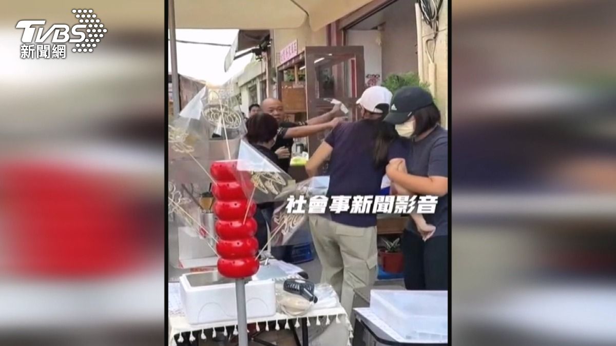 彰化鹿港老街攤商起爭執。(圖/翻攝 社會事新聞影音)