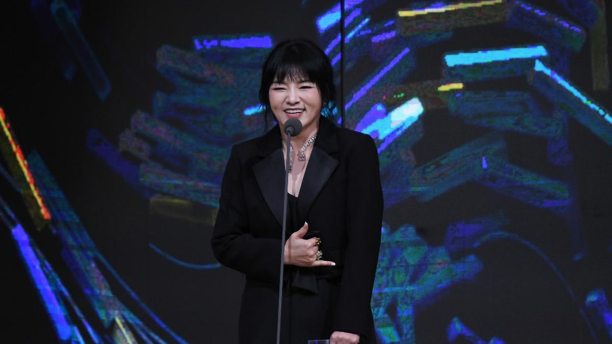 廣播金鐘60/唐綺陽「鉛筆腿」現身!自爆「和金鐘同歲」 網驚:60歲了