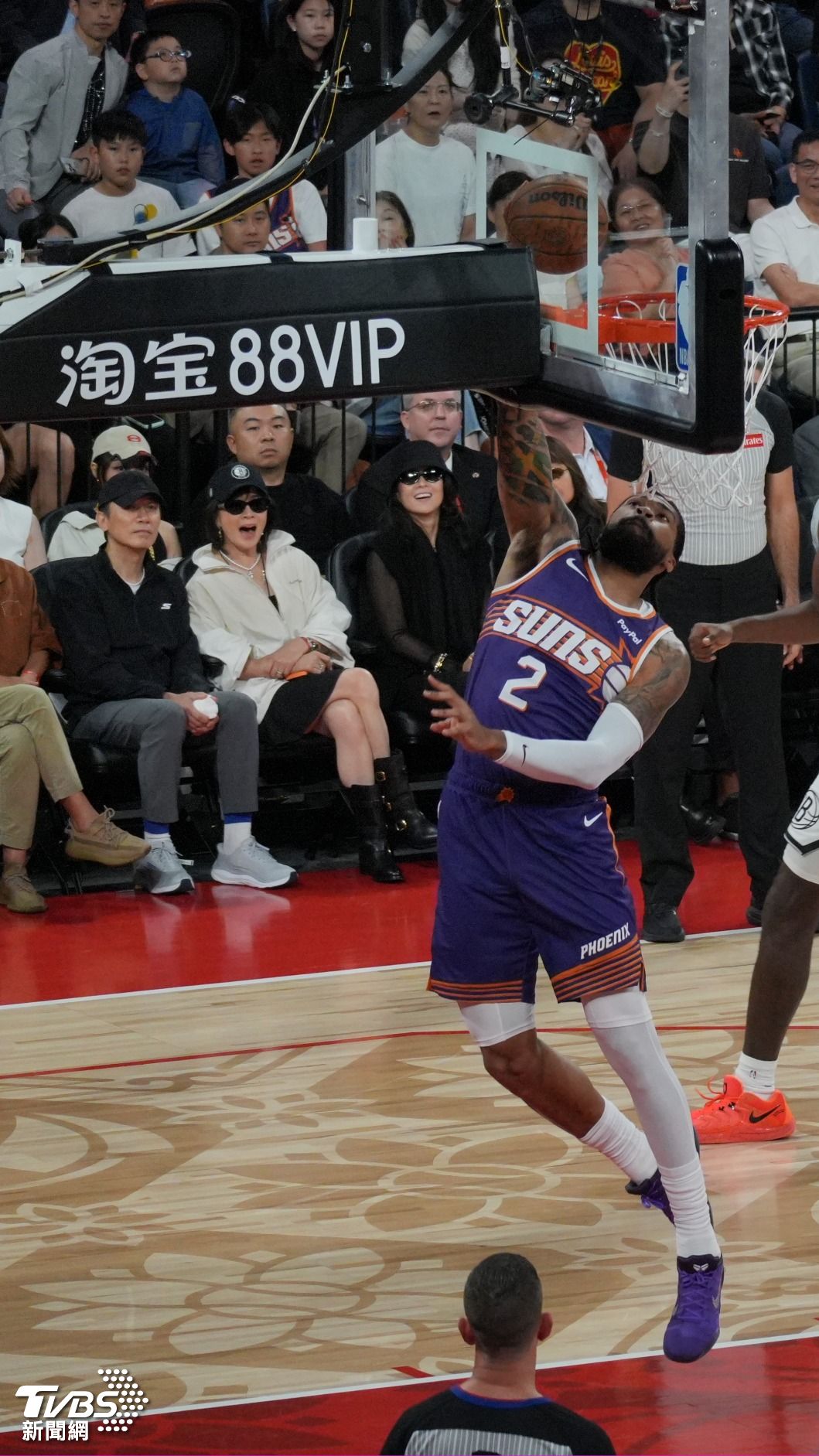 港星梁朝偉、劉嘉玲、中國女演員章子怡都現身NBA中國賽。(圖/區國強攝)