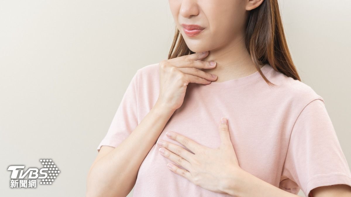 入秋喉嚨乾癢頻咳嗽 醫師揭1症狀不適喝薑茶:加重問題