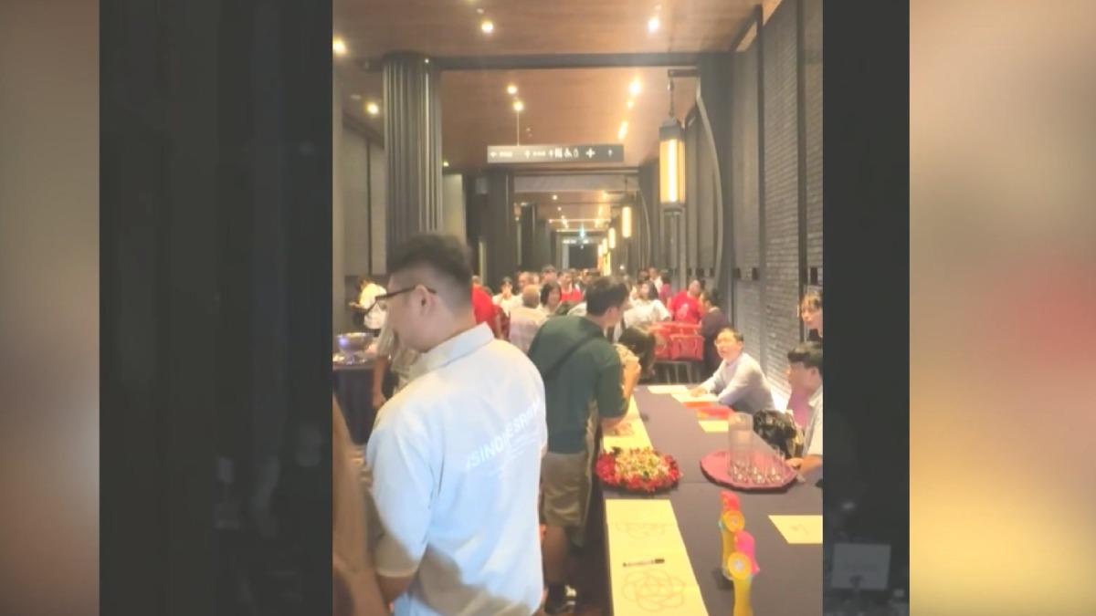 原本應該是與親友分享喜悅的婚禮,卻讓新人和賓客吃得滿頭大汗又一肚子氣。(圖/爆料公社)