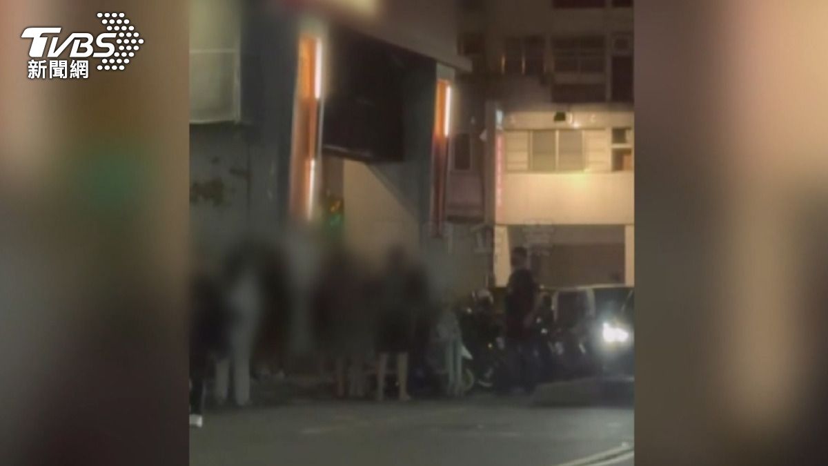 格鬥賽男子受傷傳休克 警澄清:眼傷無大礙。(圖/洪門黑豪山)