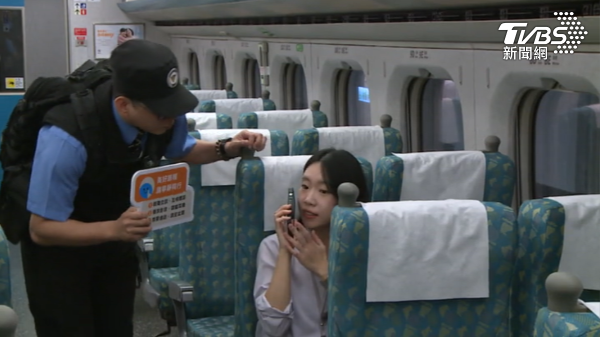 網傳二寶媽搭高鐵被迫離席,目擊民眾認為看了很不舒服。(圖/TVBS)
