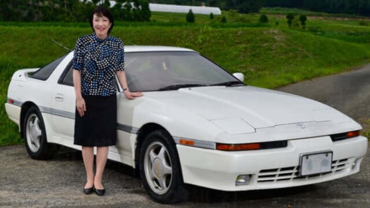 高市早苗駕駛TOYOTA的Supra A70逾20年。(圖/翻攝自X@dangan_spotter)