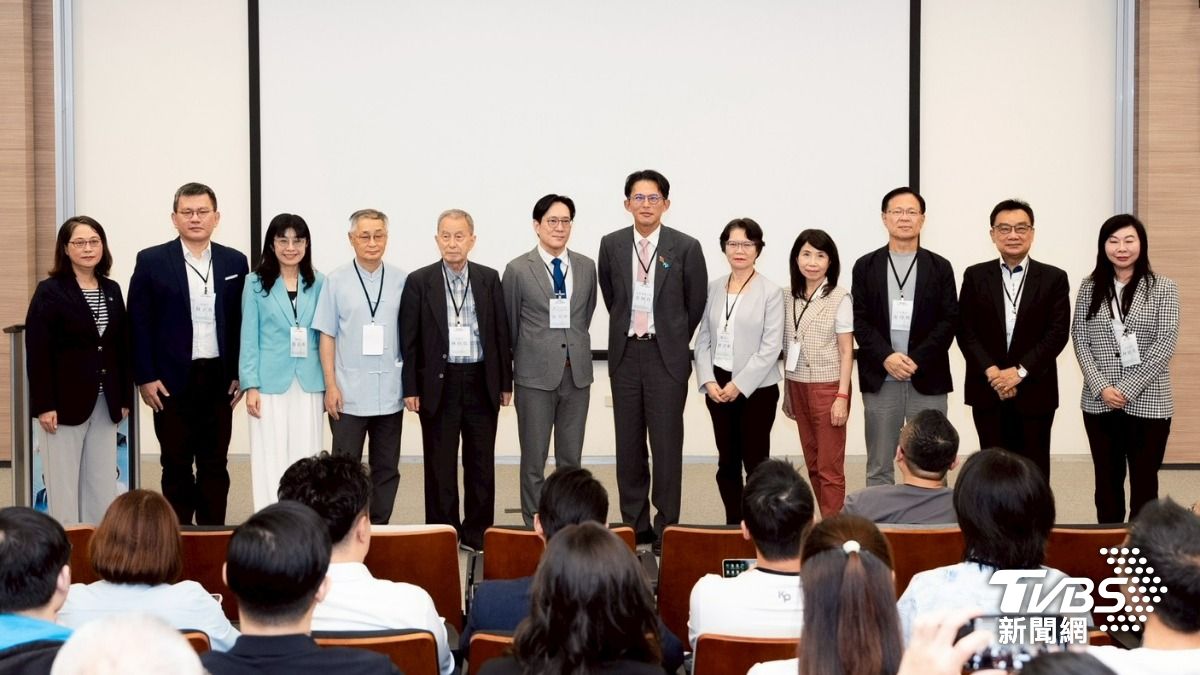 民眾黨10月9日舉行「聯合政府與台灣民主的進階嘗試」論壇。(圖/民眾黨提供)