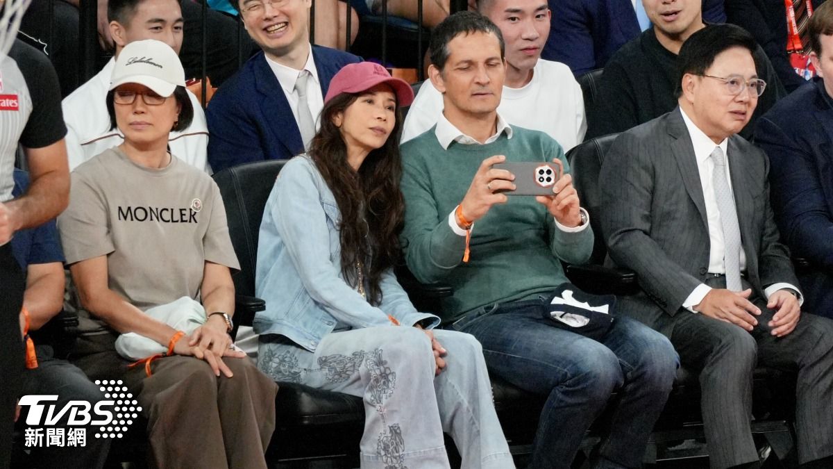 香港歌手莫文蔚現身NBA中國賽。（圖／區國強攝）