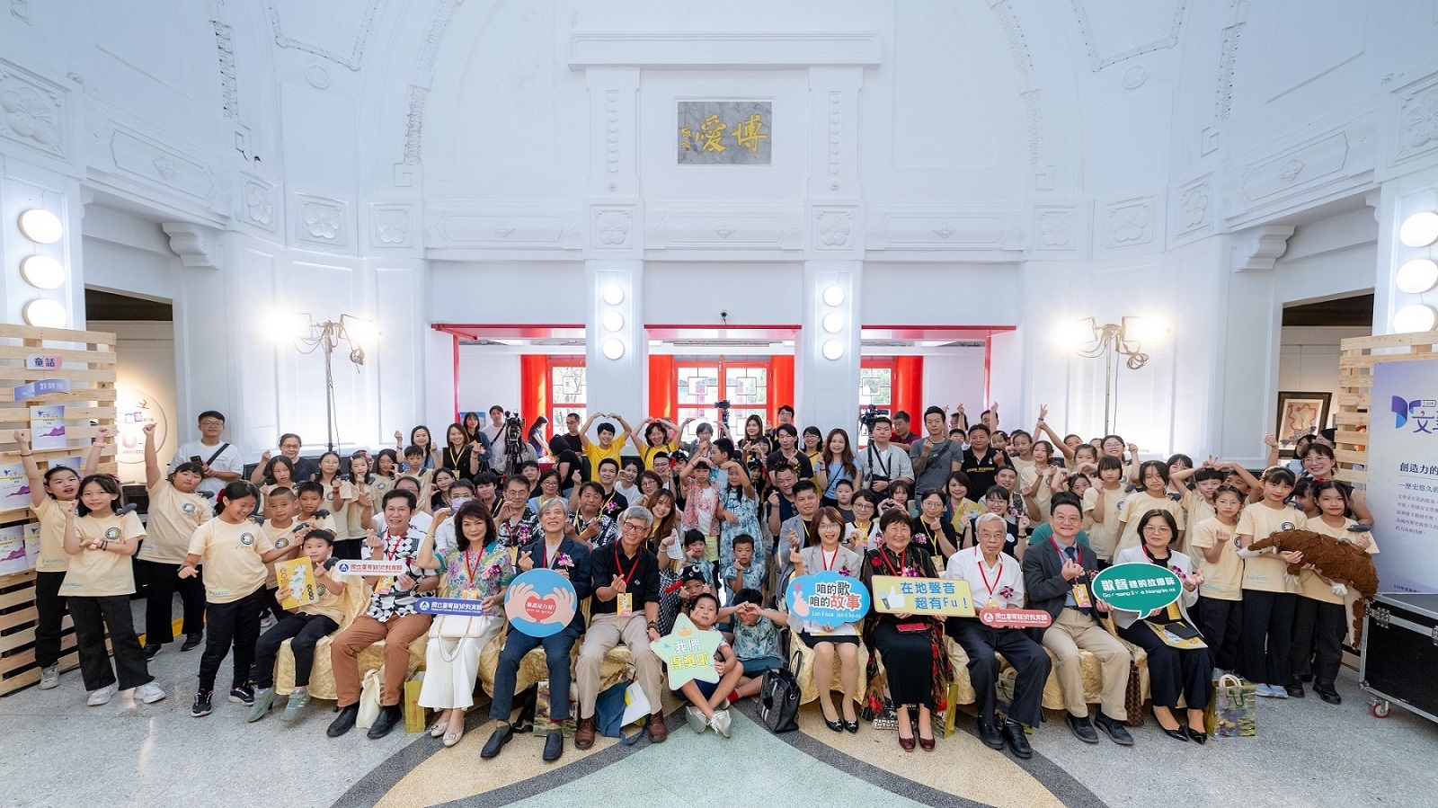 第3屆台灣地方特色歌謠創作比賽12日在台灣藝術教育館頒獎，共有24名創作者獲獎，以創作歌謠展現對在地文化、自然環境與民間傳說的熱愛與記憶。（圖／中央社）