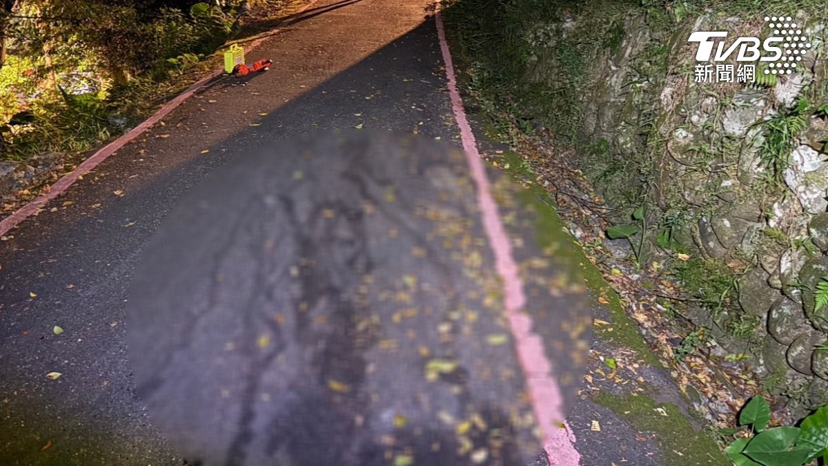 新北男「不明原因」倒臥新店北宜路巷內　慘遭計程車輾斃身亡